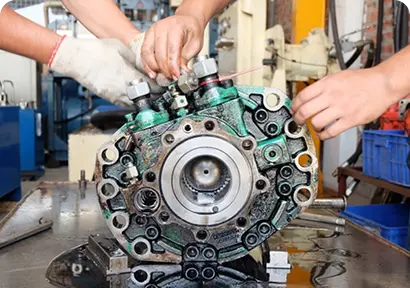 sửa chữa hư hỏng thủy lực trên thiết bị cơ giới hạng nặng